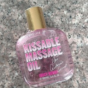 VS Kissable Massage Oil